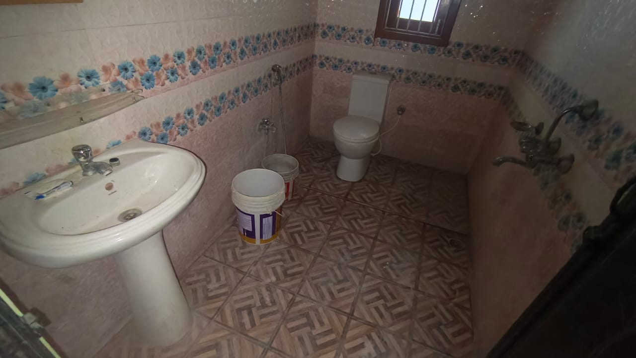 Unfurnished 5 bhk in Hatigaon for Rent